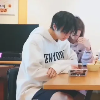 Sticker from hyunjin @ARA2VH