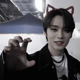 Sticker from 〔 𝙇𝙚𝙚 𝙆𝙣𝙤𝙬.〕(´｡• ω •｡`)