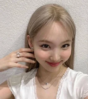 🥰 emoji nayeon💋💋 Telegram sticker 10 of 21