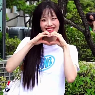 🤩 emoji Chuu solololo Telegram sticker 2 of 25