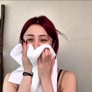 🌟 emoji Yunjin Vogue Vlog @forJenh :: Telegram sticker 8 of 39