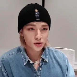 🧵 emoji ![🧵]¡Hyunjin by @kpop_ugolok Telegram sticker 22 of 30