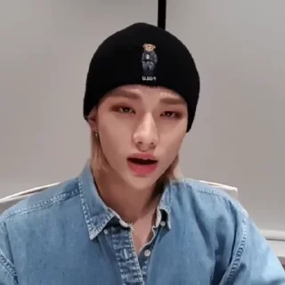 🧵 emoji ![🧵]¡Hyunjin by @kpop_ugolok Telegram sticker 16 of 30