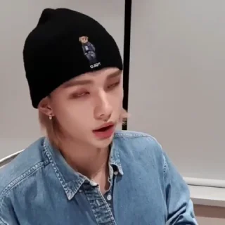 🧵 emoji ![🧵]¡Hyunjin by @kpop_ugolok Telegram sticker 5 of 30