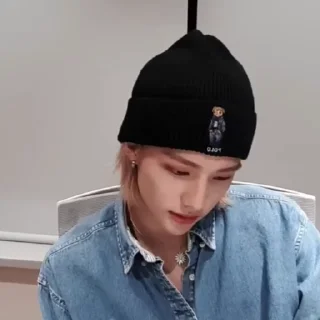🧵 emoji ![🧵]¡Hyunjin by @kpop_ugolok Telegram sticker 10 of 30