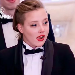 🥵 emoji Белла Кузнецова 🫶 Telegram sticker 13 of 25