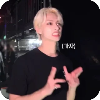 Sticker from СЕМНАШКИИ🫰🏻💗