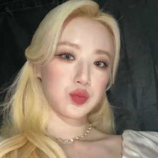 😗 emoji (G)idle Telegram sticker 19 of 51