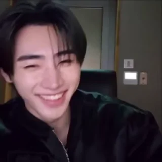 Sticker from сонхунПак: @sunHoaa