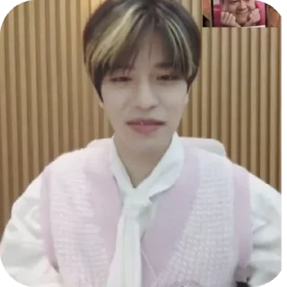 🥴 emoji Seungmin in the building Telegram sticker 15 of 28