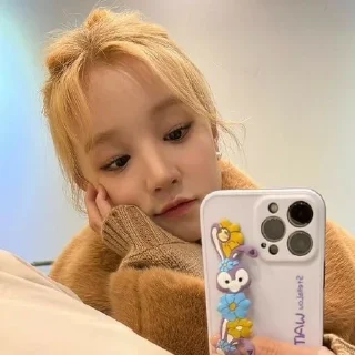 Sticker from ::☁️(g)i-dle best girls☁️::