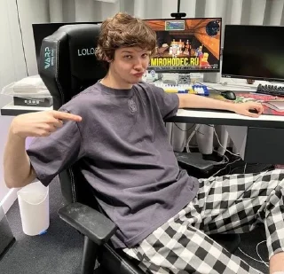 🌟 emoji Лололошка ван лав Telegram sticker 22 of 24