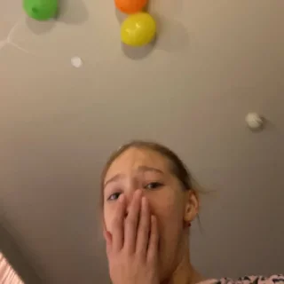 🤭 emoji Я и ты, между нами молния Telegram sticker 19 of 51