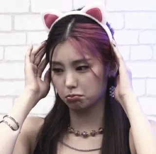 🥺 emoji Yeji 😽 Telegram sticker 20 of 44