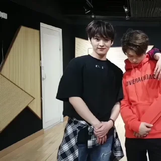Sticker from minho @ARA2VH