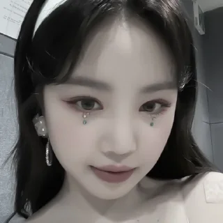 🤍 emoji I'll die for soojin. @senwxw . Telegram sticker 15 of 17