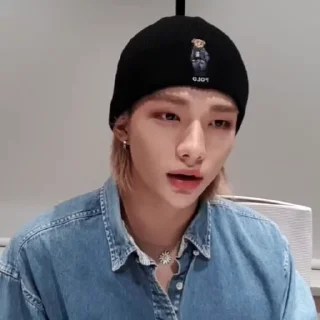 🧵 emoji ![🧵]¡Hyunjin by @kpop_ugolok Telegram sticker 18 of 30