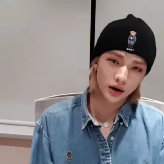 🧵 emoji ![🧵]¡Hyunjin by @kpop_ugolok Telegram sticker 7 of 30