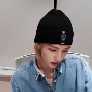🧵 emoji ![🧵]¡Hyunjin by @kpop_ugolok Telegram sticker 9 of 30
