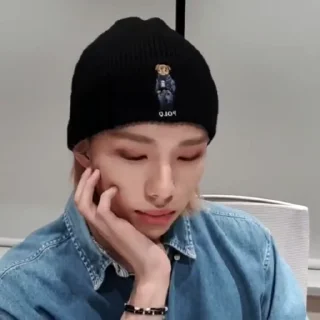 🧵 emoji ![🧵]¡Hyunjin by @kpop_ugolok Telegram sticker 24 of 30
