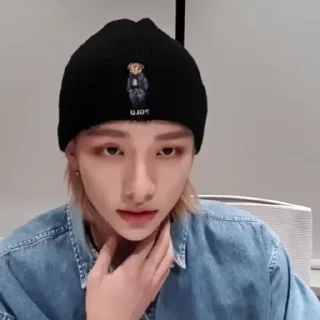 🧵 emoji ![🧵]¡Hyunjin by @kpop_ugolok Telegram sticker 19 of 30