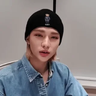 🧵 emoji ![🧵]¡Hyunjin by @kpop_ugolok Telegram sticker 12 of 30