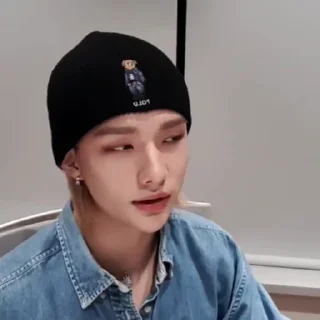 🧵 emoji ![🧵]¡Hyunjin by @kpop_ugolok Telegram sticker 15 of 30