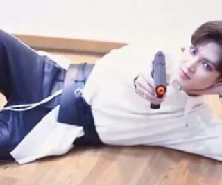 🔫 emoji ATEEZ🏴‍☠️ Telegram sticker 10 of 51