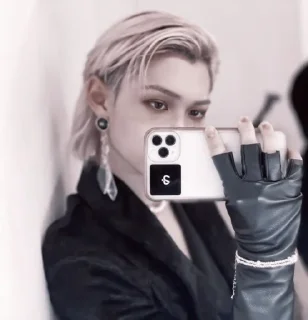 Sticker from 𝙛𝙚𝙡𝙞𝙭 𝙗𝙮 @helpxossie