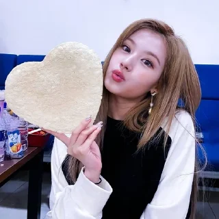 😘 emoji Sana by LXD Telegram sticker 9 of 18