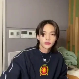 Sticker from hyunjin (vlive092622)