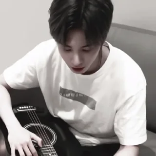 Sticker from 𝙩𝙖𝙚𝙝𝙮𝙪𝙣 𝙗𝙮 .; @aistikcen