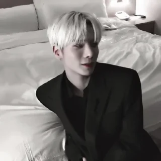 Sticker from 𝙩𝙖𝙚𝙝𝙮𝙪𝙣 𝙗𝙮 .; @aistikcen