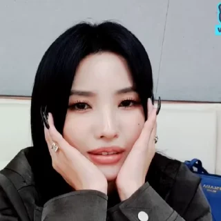 🤏 emoji 𐙚 soyeon @girlsgnr Telegram sticker 10 of 30
