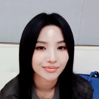 🤏 emoji 𐙚 soyeon @girlsgnr Telegram sticker 22 of 30