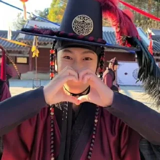 ❤️ emoji Королева Чхорин Telegram sticker 13 of 17
