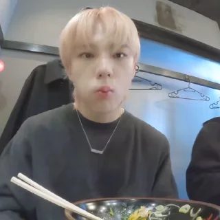 📨 emoji (📨)) hyunjin fr @K1TTYHELP Telegram sticker 21 of 44