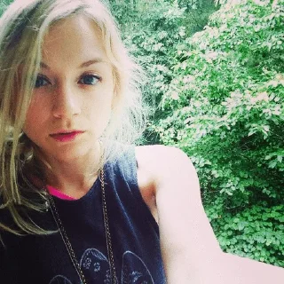 Sticker from Emily Kinney/Beth Greene