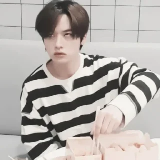 Sticker from 𝙡𝙚𝙚 𝙠𝙣𝙤𝙬 :: 🐈 @packsamgmin