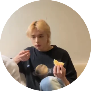 🍊 emoji 𝐡𝐲𝐮𝐧𝐣𝐢𝐧🍊🇺🇦 Telegram sticker 17 of 24