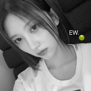 🌟 emoji true gaeul bro @QGWHURT ! Telegram sticker 14 of 46