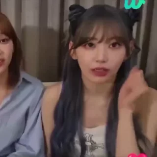 🌟 emoji sakura yunjin chaewon hong kong live weverse @D1TTI Telegram sticker 8 of 50
