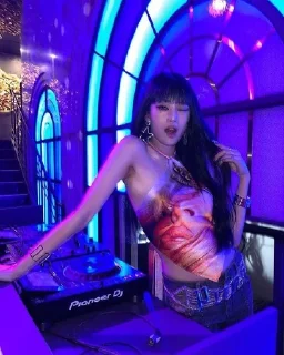 Sticker from (G)-idle👄