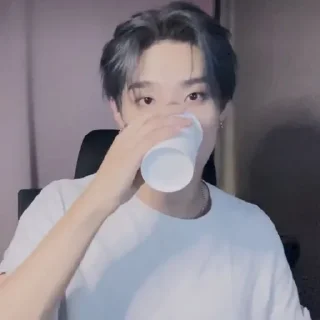 🤔 emoji КИХО ЗАЙКА- @King_BtS Telegram sticker 19 of 84