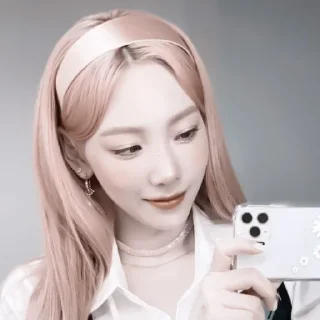 👩‍🎤 emoji #𝐚𝐞𝐬𝐭𝐡𝐞𝐭𝐢𝐜: taeyeon 👩🏻‍🎤 ;: by @paradismaudit Telegram sticker 6 of 40