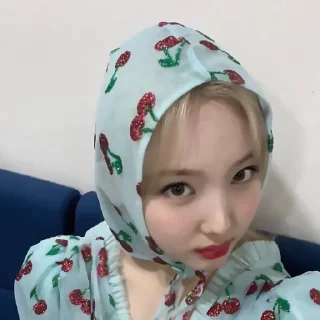 👵 emoji NAYEON Telegram sticker 23 of 26