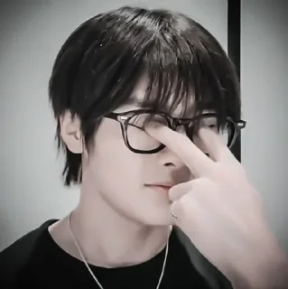 ⚪ emoji ⤹ jeongin ✦ by @YUTOSHII Telegram sticker 22 of 40