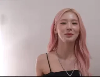 🫶 emoji Miyeon (G)I-DLE @gidle_sticker Telegram sticker 19 of 50