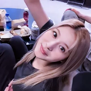 🥳 emoji Sana by LXD Telegram sticker 10 of 18