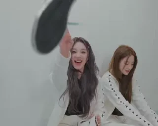 👟 emoji (G)I-DLE 3 @gidle_sticker Telegram sticker 21 of 50